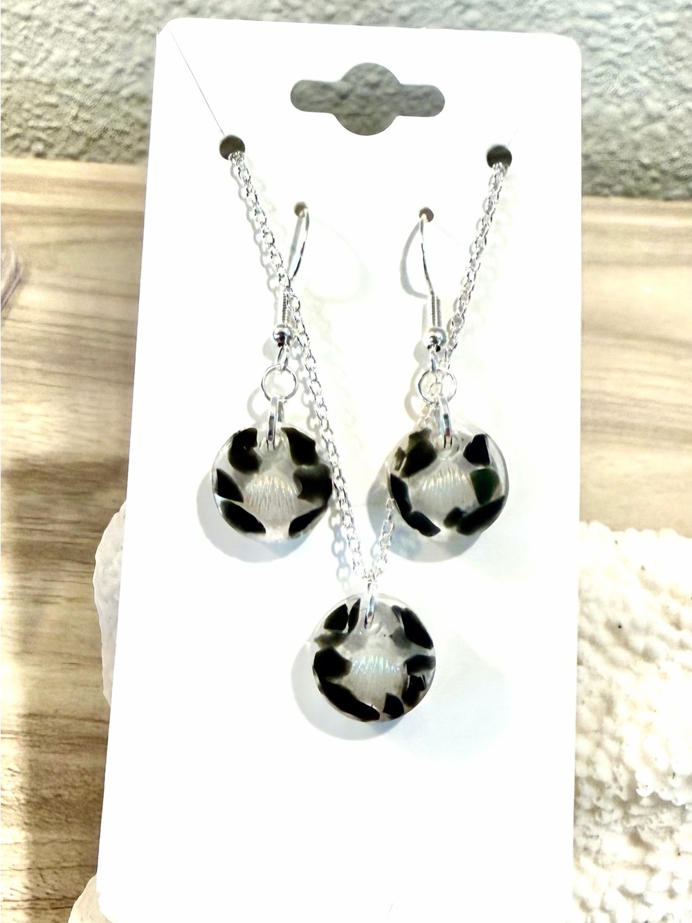 107. Black onyx chips and seashell Necklace & Earrings Set